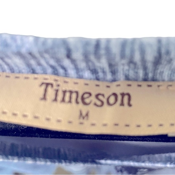 Beautiful flowy top with butterfly split sleeves. - Picture 5 of 6